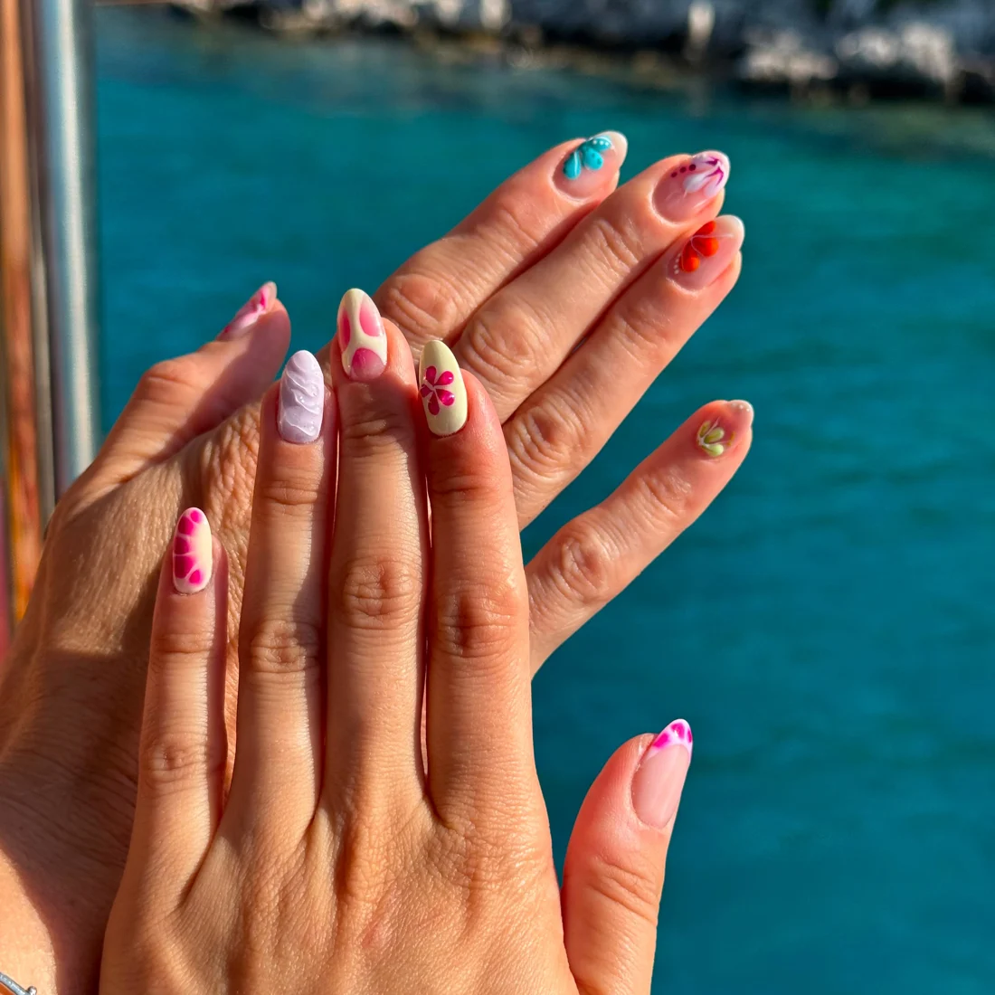 Alis Care Studio tatil tırnakları uygulaması